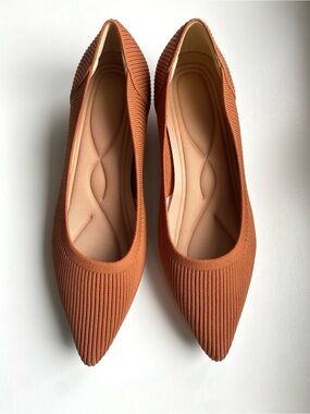 NWOT Terracotta/Caramel Brown Knit Pointed Kitten Heels Cushioned | Size 10